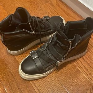 Giuseppe zanotti sneaker black size 8 gently used